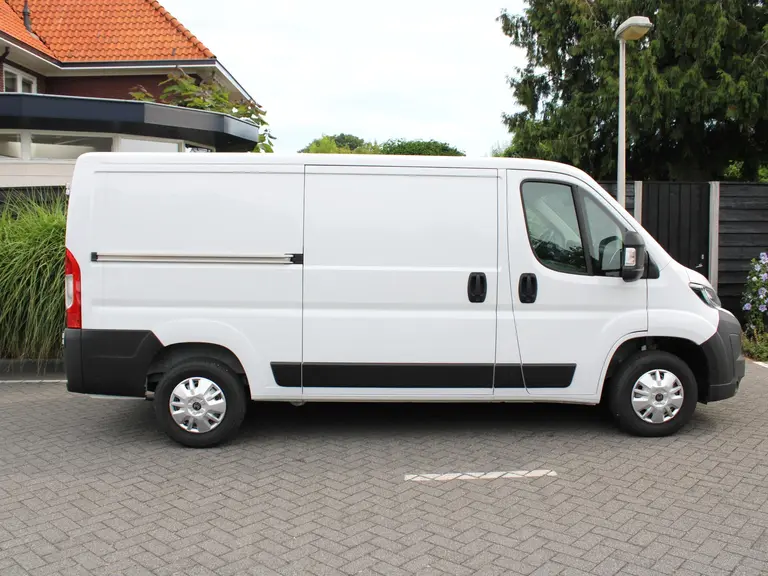 Citroën Jumper 2.2 BlueHDi 120PK S&S L2H1 3.0t Trekhaak, Navigatie, Achteruitrijcamera, Cruise Control, Airco, Dodehoek Detectie afbeelding 7