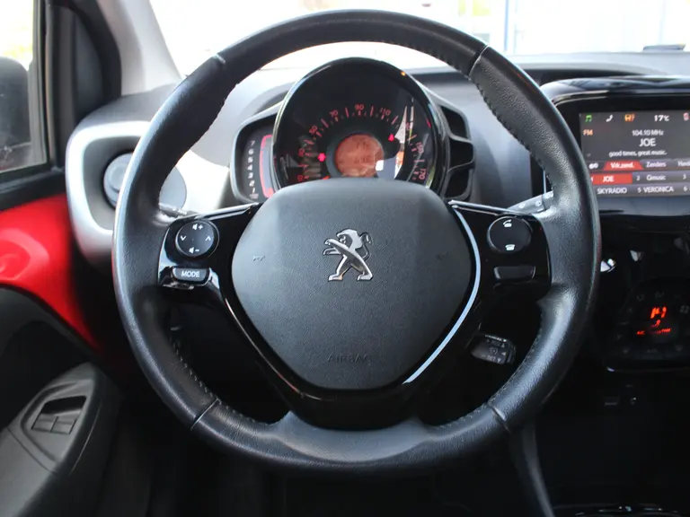 Peugeot 108 Allure 1.0 e-VTi 70PK 5DRS Navigatie, Achteruitrijcamera, Keyless Entry & Start, Cimate Control afbeelding 18
