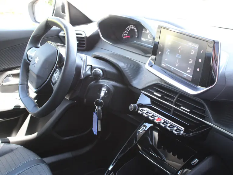 Peugeot 2008 Allure 1.2 PureTech 130PK EAT8 Automaat Navigatie, Achteruitrijcamera, Climate Control, Cruise Control, Trekhaak afbeelding 14