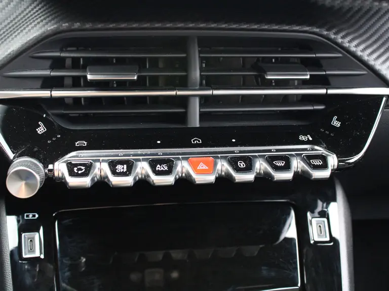 Peugeot e-2008 Allure 54 kWh 156PK Navigatie, Rondomzichtcamera, Adaptieve Cruise Control, Keyless, Stoelverwarming afbeelding 31