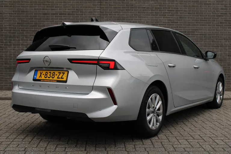 Opel Astra Sports Tourer 1.2 Level 2 Cruise en Climate Control, Parkeersensoren Voor en Achter, Navigatie afbeelding 4