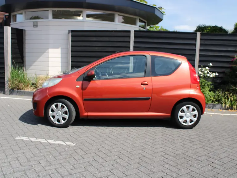 Peugeot 107 Sublime 1.0-12V 68PK 3DRS Airco, Centrale deurvergrendeling en elektrisch bedienbare ramen afbeelding 3