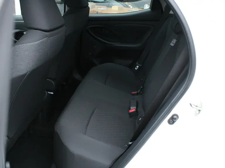 Toyota Yaris 1.0 VVT-i Active Cruise Control, Airco, Lichtmetalen Velgen, Bluetooth, Achteruitrijcamera afbeelding 30