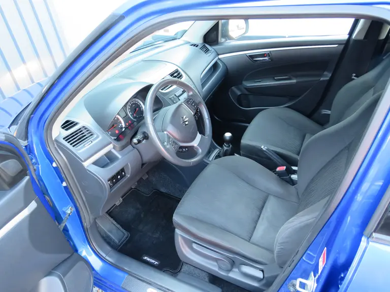 Suzuki Swift 1.2 Exclusive EASSS Speciale uitvoering, All-Seasons, Cruise/Climate-Control, Parkeersensoren en Verwarmde Voorstoelen afbeelding 8