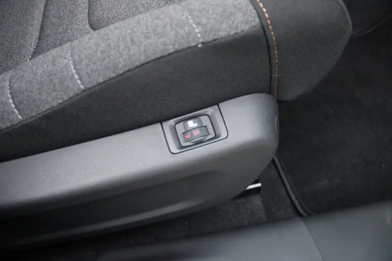 Citroën C3 1.2 PureTech Max 110 PK Cruise/Climate control, Navigatie, Camera, Apple Carplay/Android Auto, Radio/DAB, 17"LM Velgen afbeelding 26