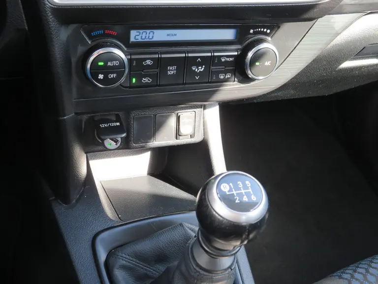 Toyota Auris 1.6 Now, 2e Eig. Parkeersensoren en Navigatie, Cruise en Climate Control afbeelding 20