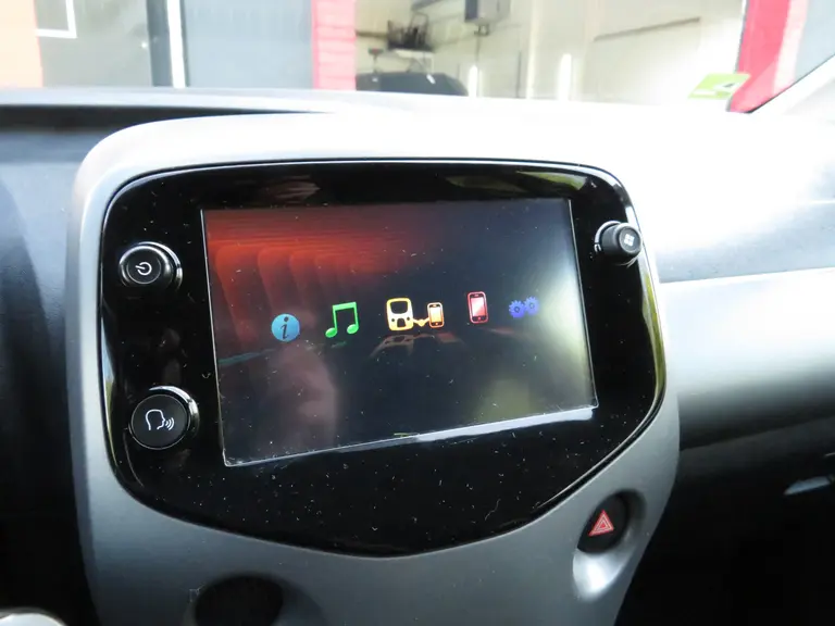 Toyota Aygo 1.0 VVT-i x-joy 1e Eigenaar, Dealer onderhouden, Achteruitrijcamera en LM-Velgen afbeelding 14