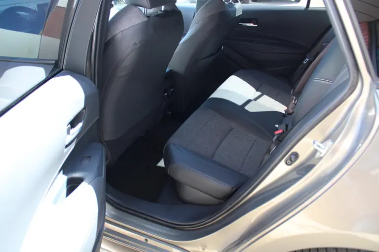 Toyota Corolla Touring Sports 1.8 Hybrid Dynamic Automaat, Trekhaak, All-Seasonbanden en 1e Eigenaar! afbeelding 12