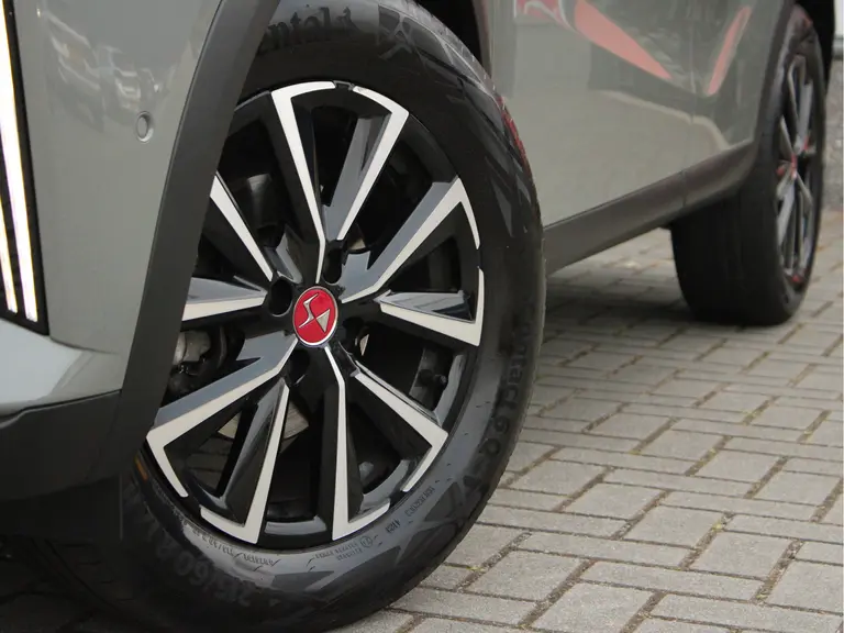 DS DS 3 1.2 PureTech Performance Line Automaat Microvezel Bekleding, Rondomzicht Camera, Cruise en Climate Control afbeelding 2