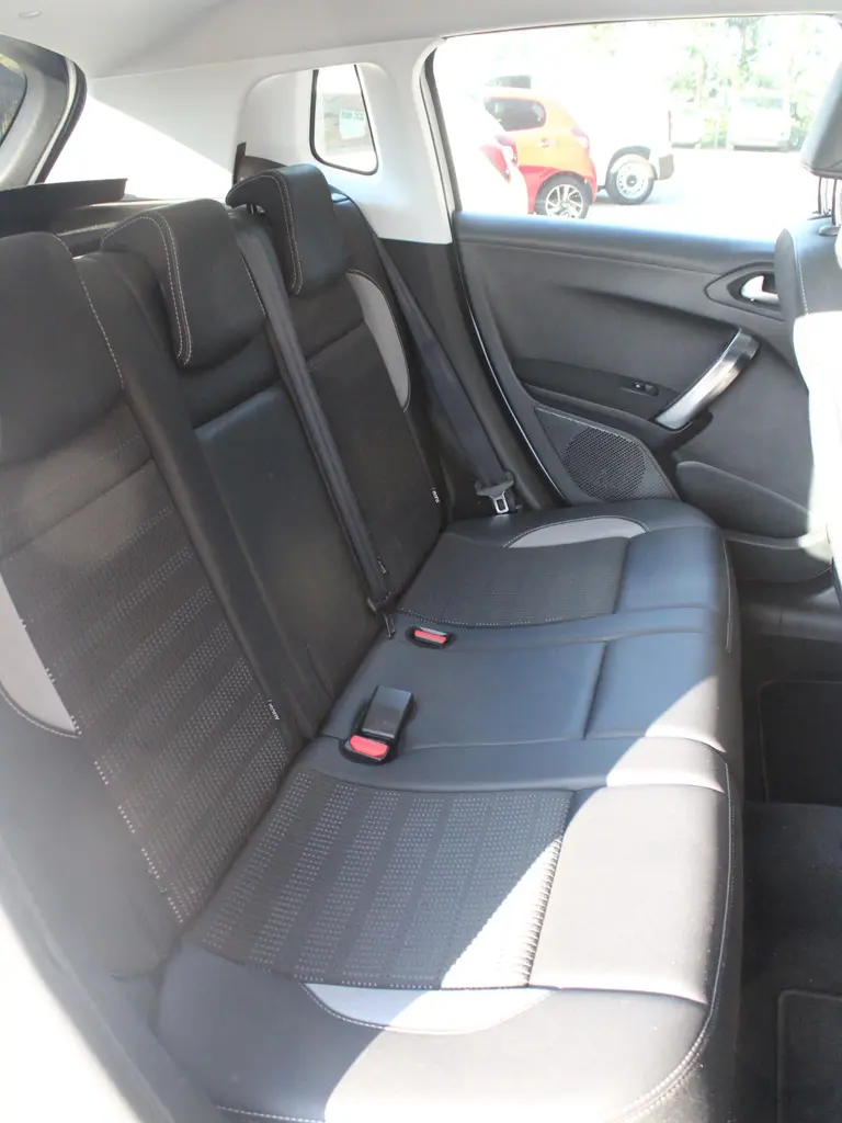 Peugeot 2008 1.2 PureTech 110PK GT-line afbeelding 25