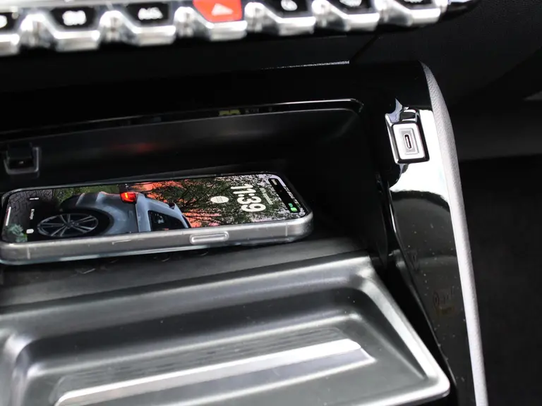 Peugeot e-208 Allure 51 kWh 156PK Navigatie, Rondomzichtcamera, Parkeersensoren, Apple Carplay, Android Auto afbeelding 31