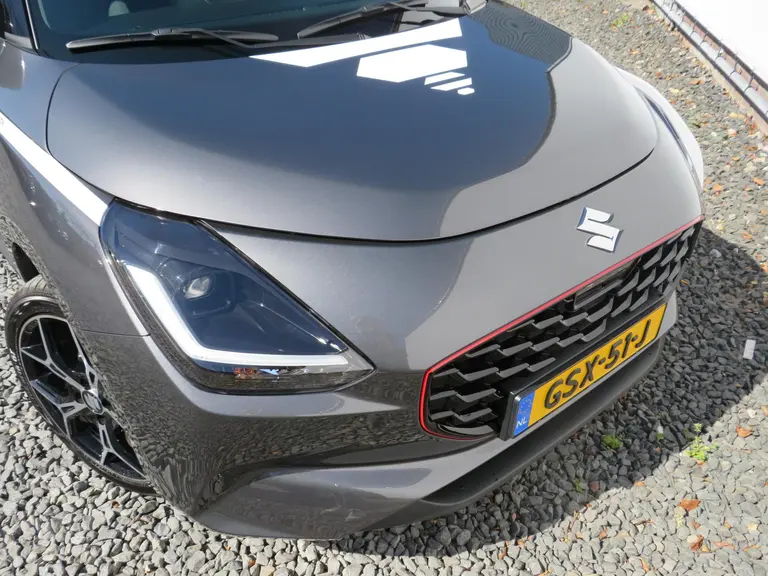 Suzuki Swift 1.2 Select Smart Hybrid, Automaat SPECIALE 17 inch velgen, Striping pakket en Shark Fin Antenne afbeelding 31