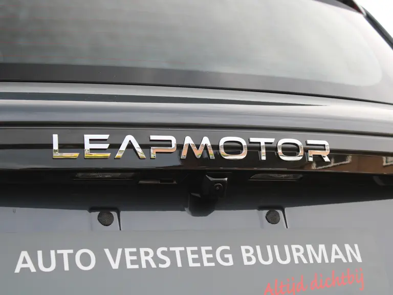 Leapmotor T03 Design 37.3 kWh Navigatie, Camera achter, Parkeerhulp achter, Audio, Keyless Start, Lichtmetalen velgen afbeelding 12
