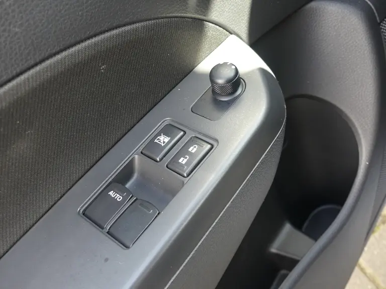 Suzuki Swift 1.2 Bandit EASSS Cruise Control, Stoelverwarming, 16" Lichtmetalen Velgen, Airco, Dealer Onderhouden afbeelding 23