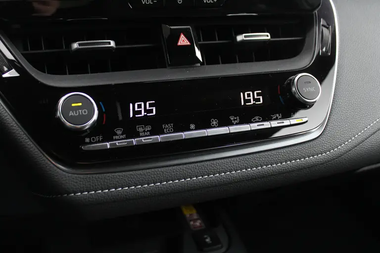 Suzuki Swace 1.8 Hybrid Style Automaat 140PK All-Season Banden, Adaptieve Cruise Control, Navigatie, Stuur Verwarmd, Voorruitverwarming, Draadloze Telefoonlader afbeelding 29