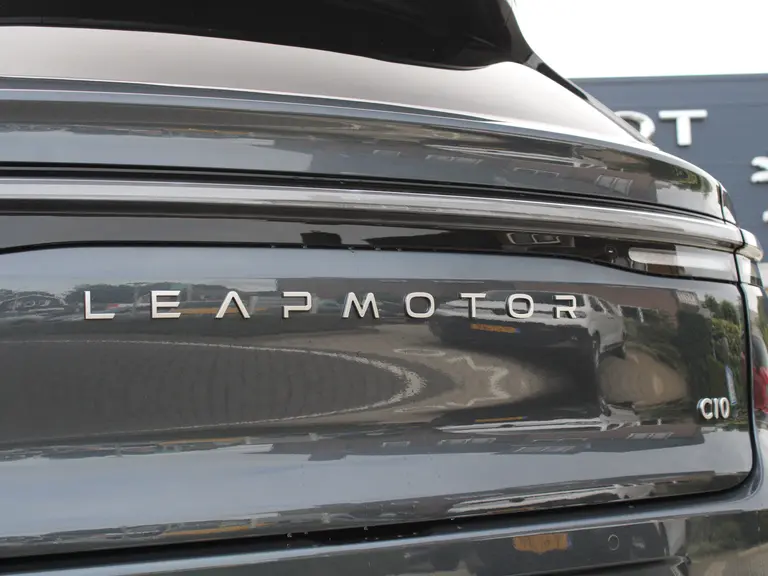 Leapmotor C10 REEV Design 28.4 kWh Camera systeem rondom, Stoelverwarming/koeling, Panoramadak, Navigatie afbeelding 14