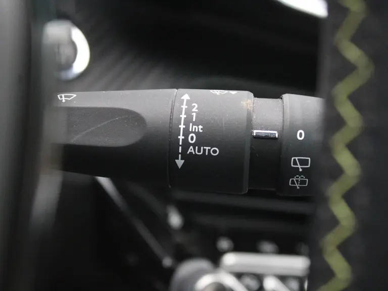 Peugeot e-208 GT Pack 50 kWh 136PK Navigatie, Alcantara Leder, Achteruitrijcamera, Keyless, Panoramadak, Parkeersensoren Voor & Achter afbeelding 25