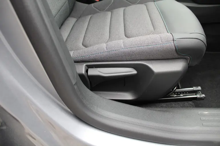 Citroën C4 1.2 Puretech 130 You Cruise/Climate control, Camera, Apple carplay/Android, Radio/DAB, afbeelding 31