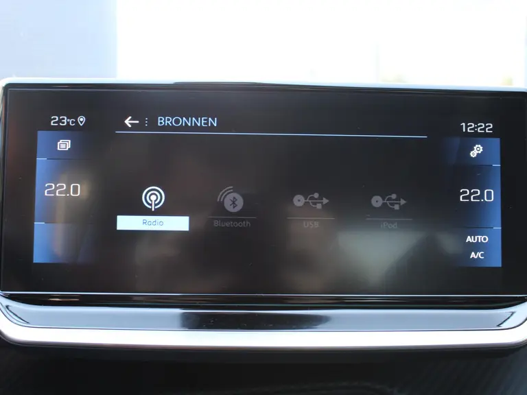 Peugeot 208 GT 1.2 PureTech 100PK Navigatie, Panoramadak, Keyless start, Achteruitrijcamera, Apple CarPlay-Android Auto, Parkeersensoren voor & achter afbeelding 30
