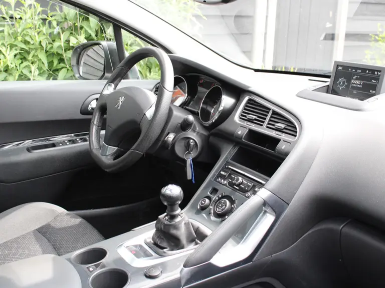 Peugeot 3008 Style 1.2 PureTech 130PK Trekhaak, Navigatie, Parkeersensoren, Cruise Control, Climate Control afbeelding 16