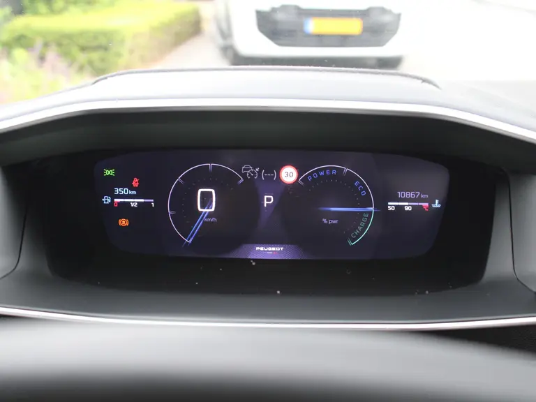 Peugeot 208 GT 1.2 Hybrid 100PK e-DCS6 Automaat Navigatie, Camera Voor & Achter, Panoramadak, Keyless, Apple Carplay, Android Auto afbeelding 20
