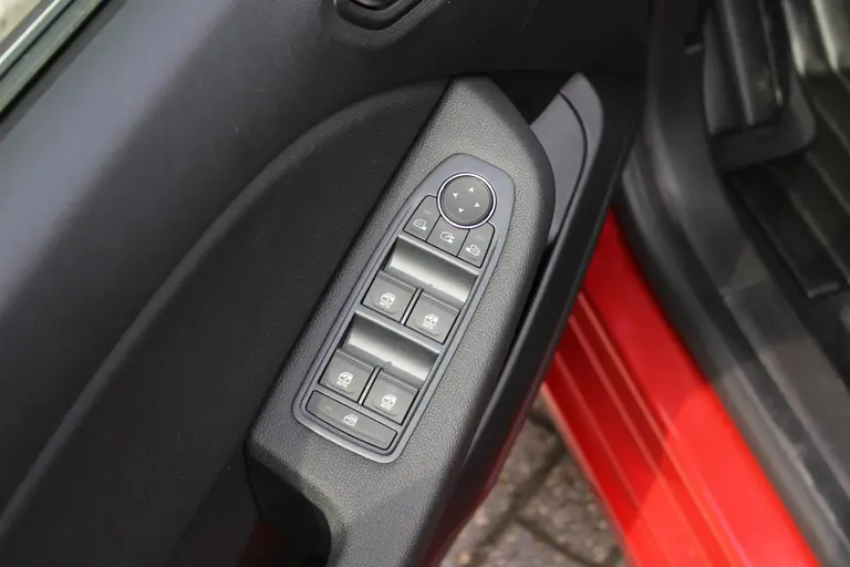 Mitsubishi Colt 1.6 HEV First Edition Automaat, Cruise/Climate control, Applecar./Andr. auto, Camera, 17"LM Velgen afbeelding 13