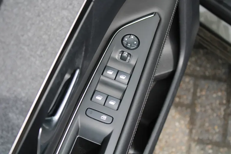 Peugeot 3008 1.2 PureTech Allure Automaat, Trekhaak, Navigatie, CruiseControl, Applecarpl./Andr. Auto afbeelding 13