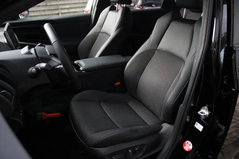 Toyota Bz4x Dynamic 71 kWh Trekhaak, Navigatie, Stoelverwarming, Stuur Verwarmd, Cruise Control Adaptief afbeelding 6