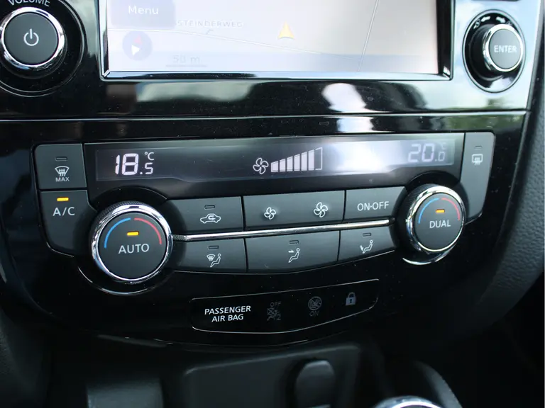 Nissan QASHQAI 1.2 N-Connecta Automaat Trekhaak, Panoramadak, Cruise en Climate Control, Achteruitrijcamera afbeelding 22