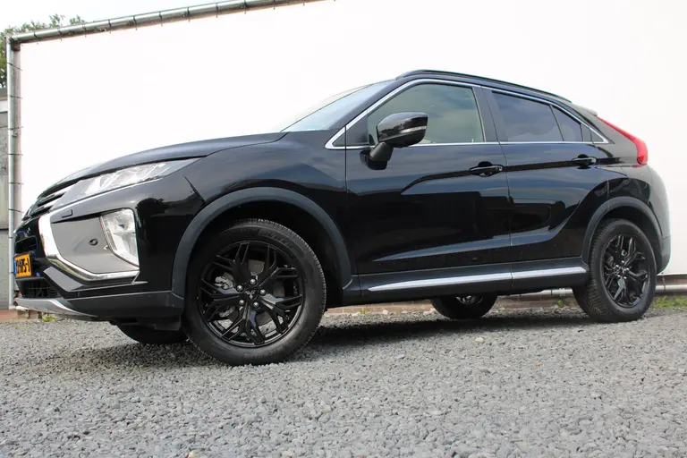 Mitsubishi Eclipse Cross 1.5 DI-T First Edition , Trekhaak, All-Seasons en maar 53000 km! afbeelding 4
