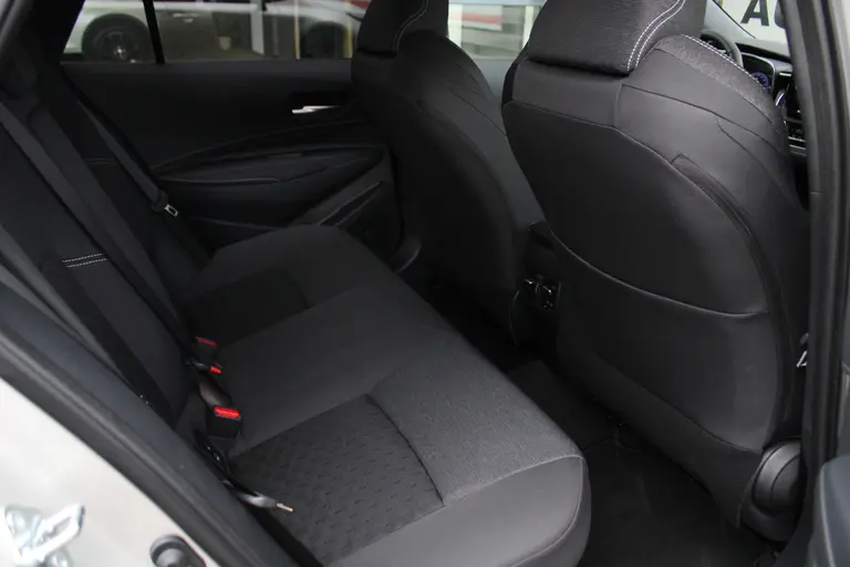 Suzuki Swace 1.8 Hybrid Style Automaat 140PK All-Season Banden, Adaptieve Cruise Control, Navigatie, Stuur Verwarmd, Voorruitverwarming, Draadloze Telefoonlader afbeelding 25