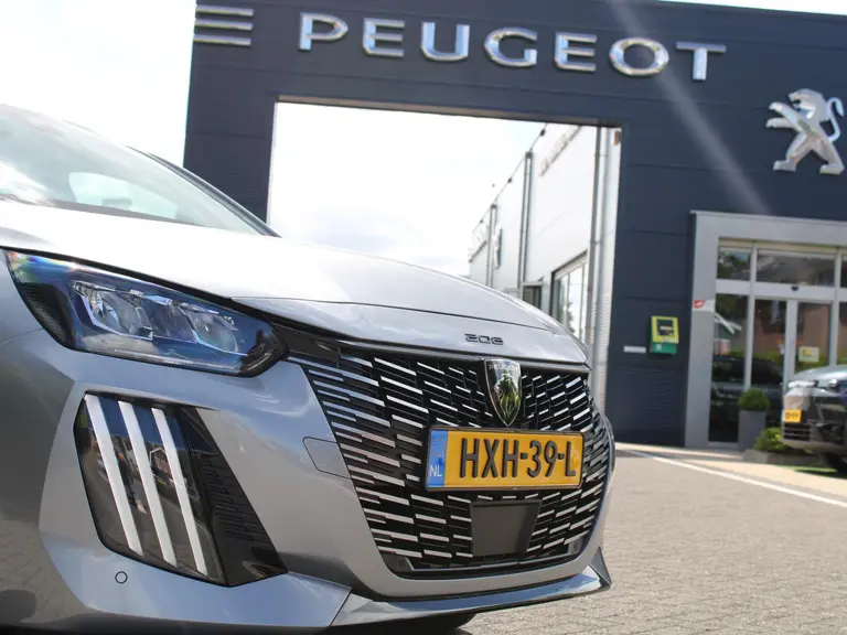 Peugeot 208 Allure 1.2 Hybrid 100PK e-DCS6 Automaat Keyless, Navigatie, Achteruitrijcamera, Stoelverwarming, Adaptieve Cruise Control afbeelding 3