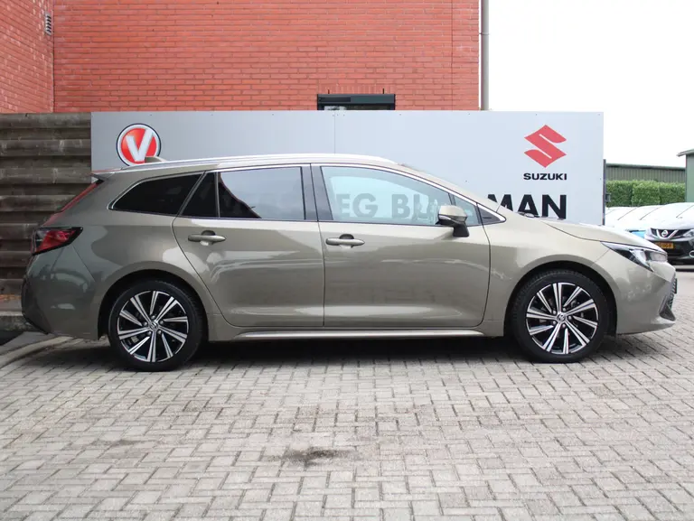 Toyota Corolla Touring Sports 1.8 Hybrid Dynamic Achteruitrijcamera, Stoelverwarming, Cruise Control Adaptief, Draadloze Telefoonlader afbeelding 12