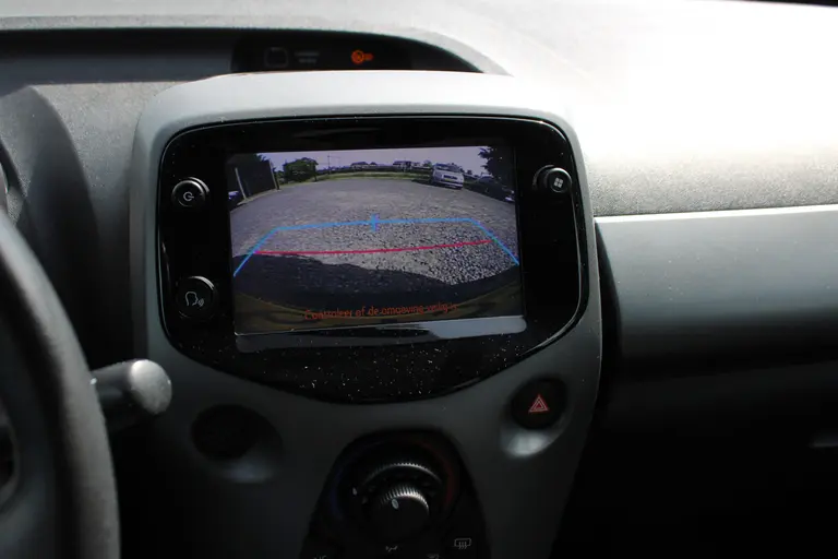 Toyota Aygo 1.0 VVT-i x-first, Camera, Applecarplay/Androidauto, LM-Velgen en Dealer ondehouden! afbeelding 17