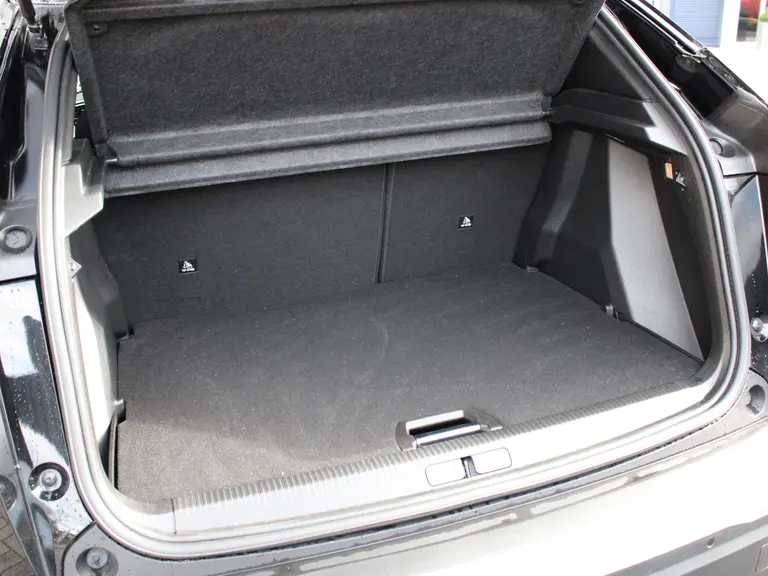 Peugeot 2008 1.2 PureTech 130PK Allure Pack EAT8 Navigatie, Trekhaak afneembaar, Camera Achter, Parkeerhulp achter, Climate Control afbeelding 25