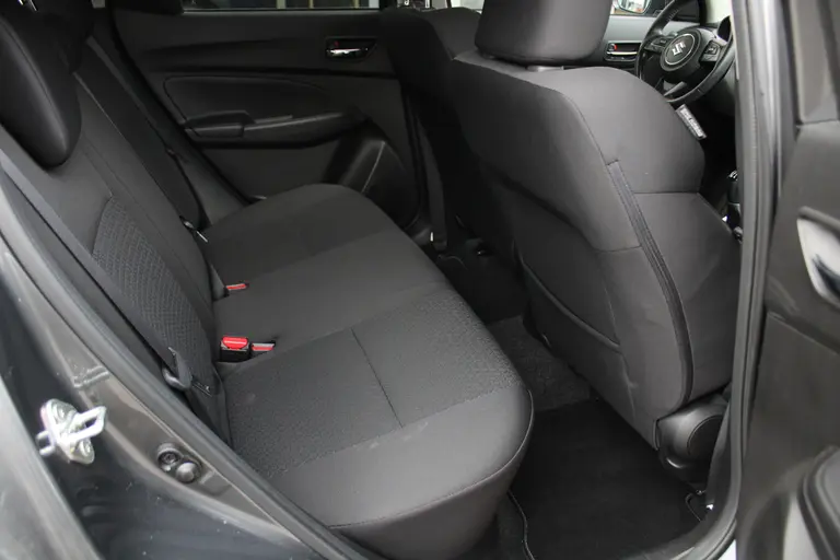 Suzuki Swift 1.2 Stijl 90PK Smart Hybrid Adaptieve Cruise Control, Stoelverwarming, Airco Automatisch, Achteruitrijcamera, Navigatie afbeelding 20
