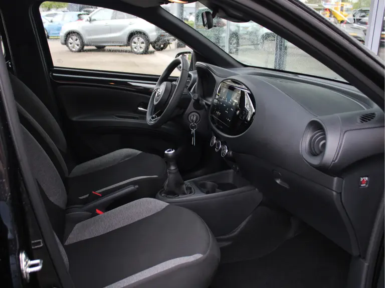 Toyota Aygo X 1.0 VVT-i MT Play Adaptieve Cruise Control, Carplay/Android Auto, Achteruitrijcamera, Bluetooth, Airco afbeelding 35