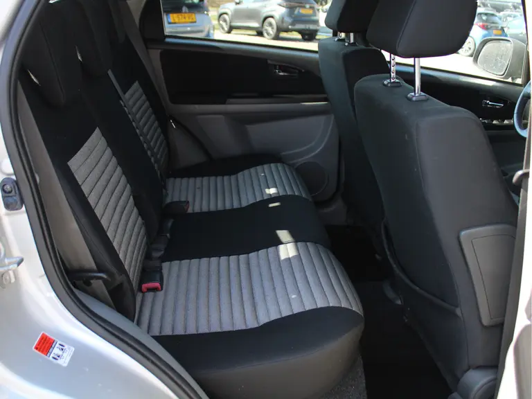 Suzuki SX4 1.6 Exclusive, Trekhaak, parkeersensoren, 2e Eig. Keyless en Middenarmsteun afbeelding 27