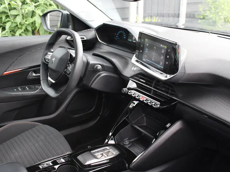 Peugeot e-2008 Active Pack 50 kWh 136PK Navigatie, Achteruitrijcamera, Apple Carplay, Android Auto, Climate Control afbeelding 13