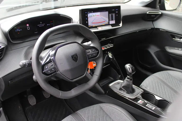 Peugeot 208 Allure 1.2 PureTech 100PK Navigatie, Stoelverwarming, Camera achter, Parkeerhulp voor & Achter, Lichtmetalen velgen afbeelding 25