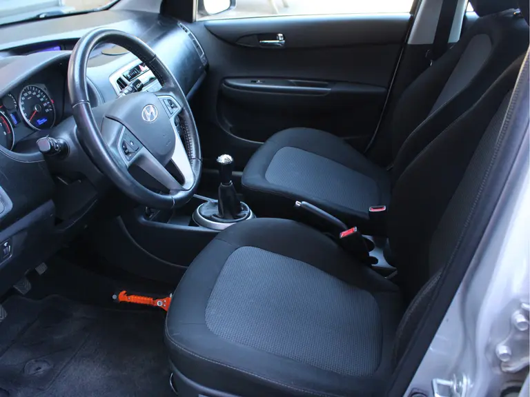 Hyundai i20 1.2i i-Motion 5-Deurs Afneembare Trekhaak, Airco, Parkeersensoren Achter, Radio/CD Speler afbeelding 27