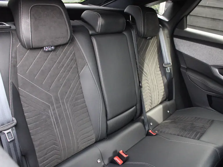 Peugeot 3008 GT 1.2 Hybrid 136PK e-DCS6 Automaat Navigatie, Rondomzichtcamera, Stoel & Stuurverwarming, Elektrische Achterklep, Alcantara afbeelding 15