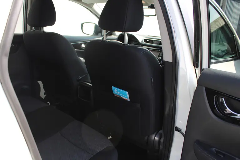 Nissan QASHQAI 1.2 Connect Edition Lage kilometerstand, Dealeronderhouden, Eerste eigenaar afbeelding 17