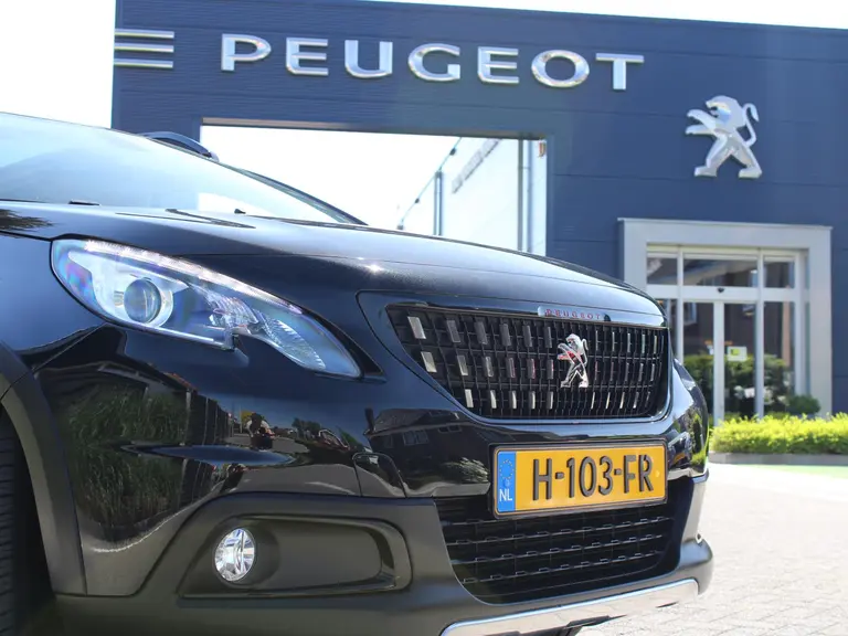 Peugeot 2008 GT-Line 1.2 PureTech 110PK EAT6 Automaat Panoramadak, Camera Achter, Parkeerhulp achter, Lichtmetalen velgen afbeelding 3