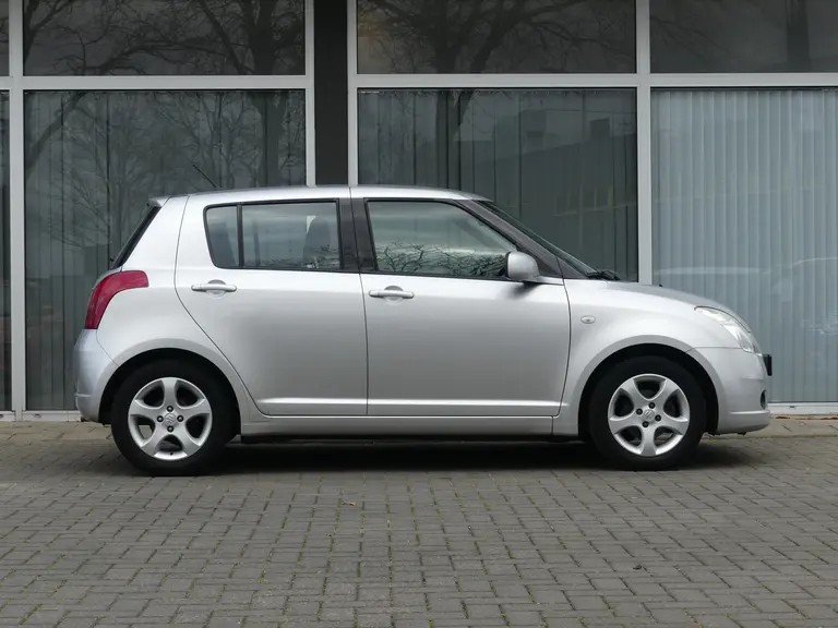 Suzuki Swift 1.3 Shogun Nederlandse auto, All season banden, Airco afbeelding 2