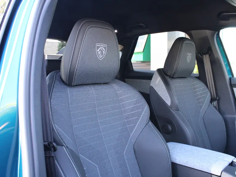 Peugeot 3008 GT 1.2 Hybrid 136PK e-DCS6 Automaat 360 Camera, Navigatie, Elektrische Achterklep, Parkeerhulp voor & achter afbeelding 48
