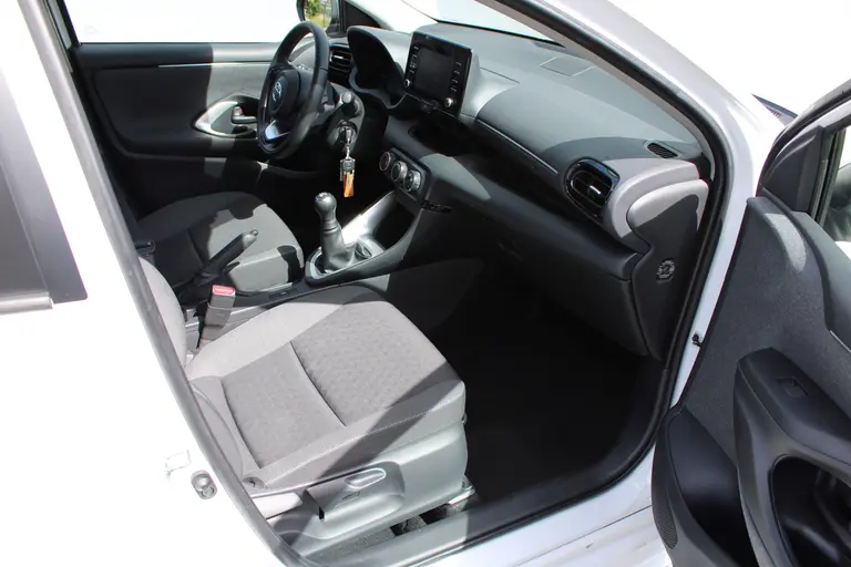 Toyota Yaris 1.0 VVT-i Active, Achteruitrijcamera, Carplay, Cruise control en Airco afbeelding 12