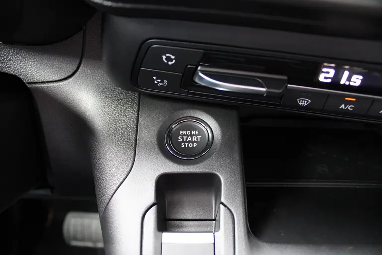 Citroën Berlingo 1.5 BlueHDi 130PK EAT8 Automaat L1 Achteruitrijcamera, Keyless Entry & Start, Parkeersensoren Achter, Aple Carplay, Android Auto afbeelding 21