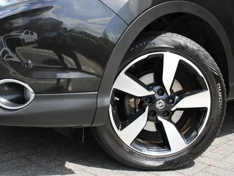 Nissan QASHQAI N-Connecta 1.2 115PK X-Tronic CVT Automaat Navigatie, Rondomzicht Camera, DAB, Panoramadak, Parkeersensoren Voor & Achter afbeelding 2