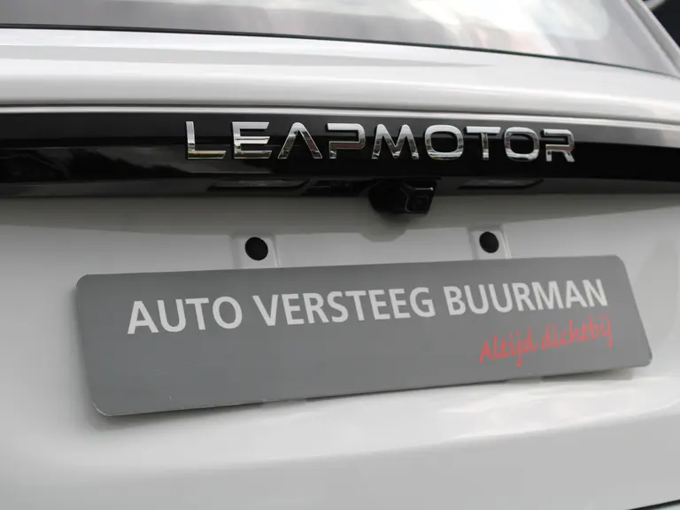Leapmotor T03 Design 37.3 kWh Navigatie, Camera achter, Parkeerhulp achter, Audio, Keyless Start, Lichtmetalen velgen afbeelding 24